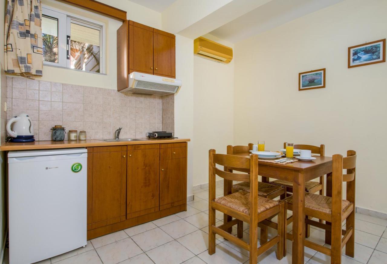 Dias Hotel Apartments Agia Marina Екстериор снимка