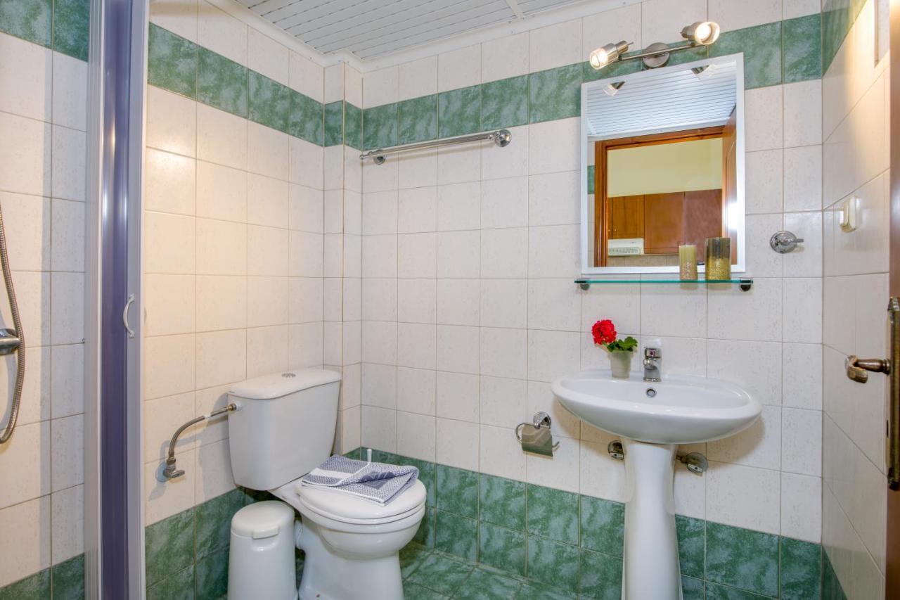 Dias Hotel Apartments Agia Marina Екстериор снимка