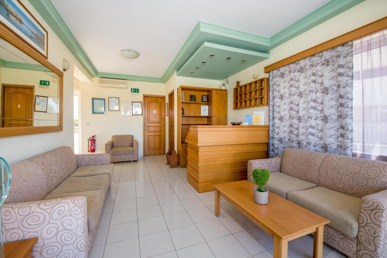 Dias Hotel Apartments Agia Marina Екстериор снимка
