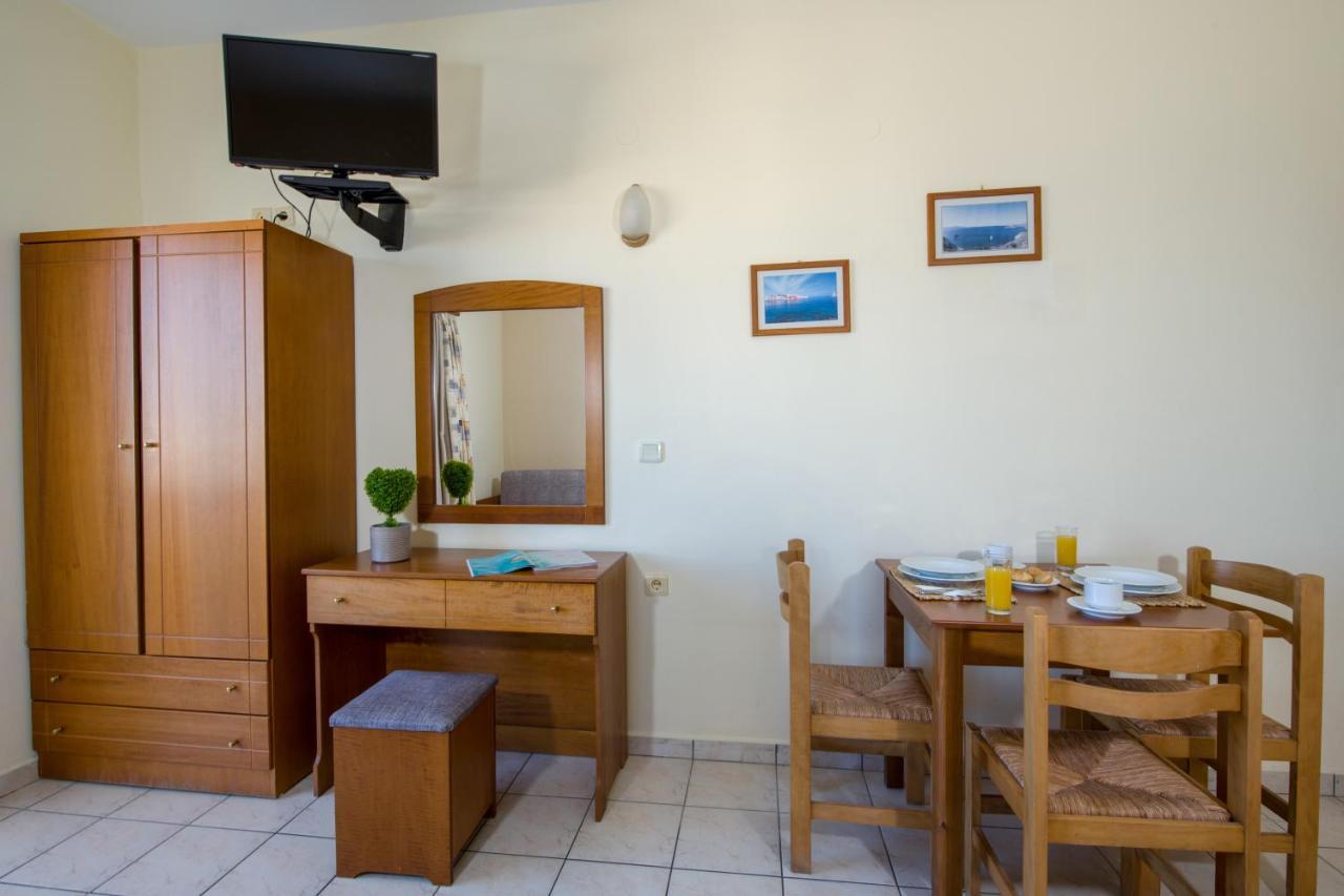 Dias Hotel Apartments Agia Marina Екстериор снимка
