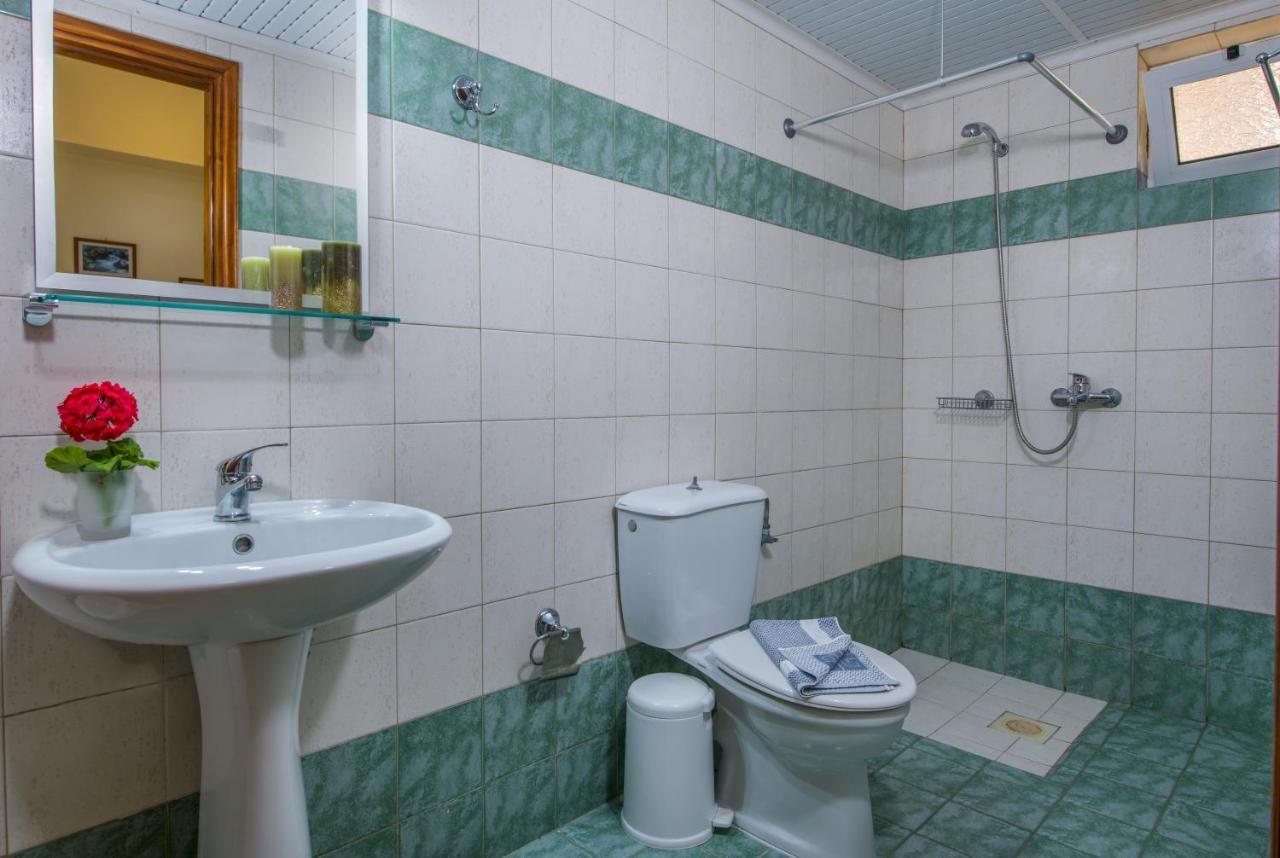Dias Hotel Apartments Agia Marina Екстериор снимка