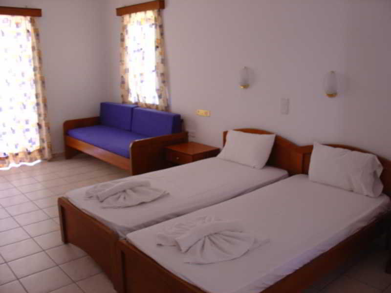 Dias Hotel Apartments Agia Marina Екстериор снимка