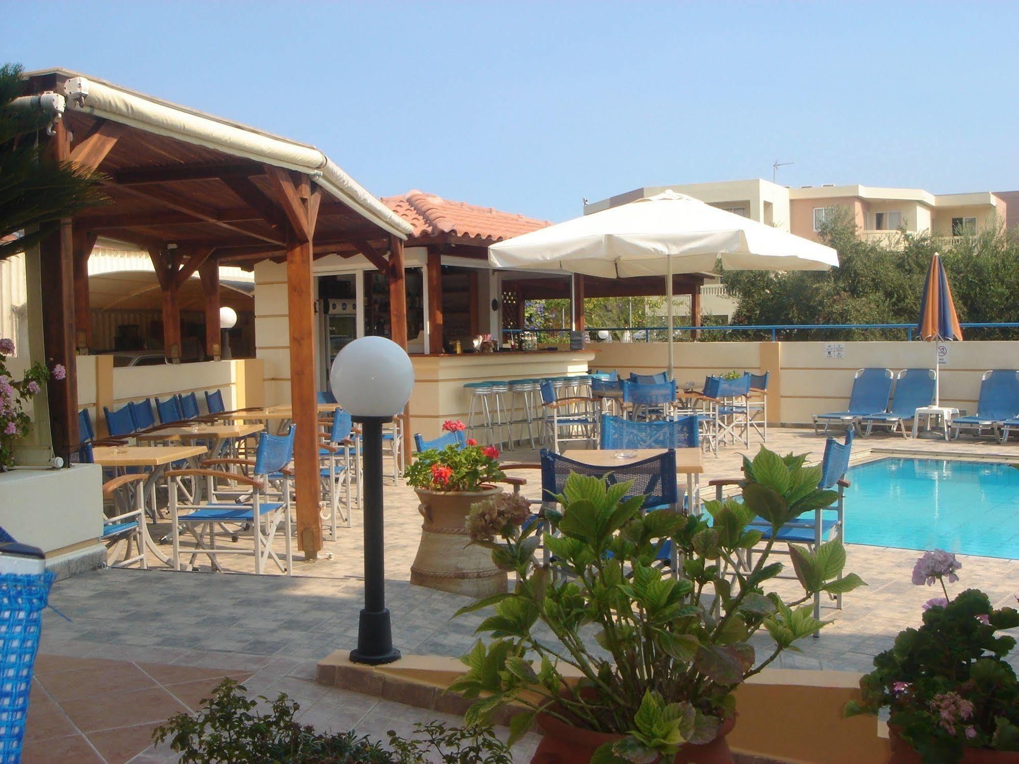 Dias Hotel Apartments Agia Marina Екстериор снимка