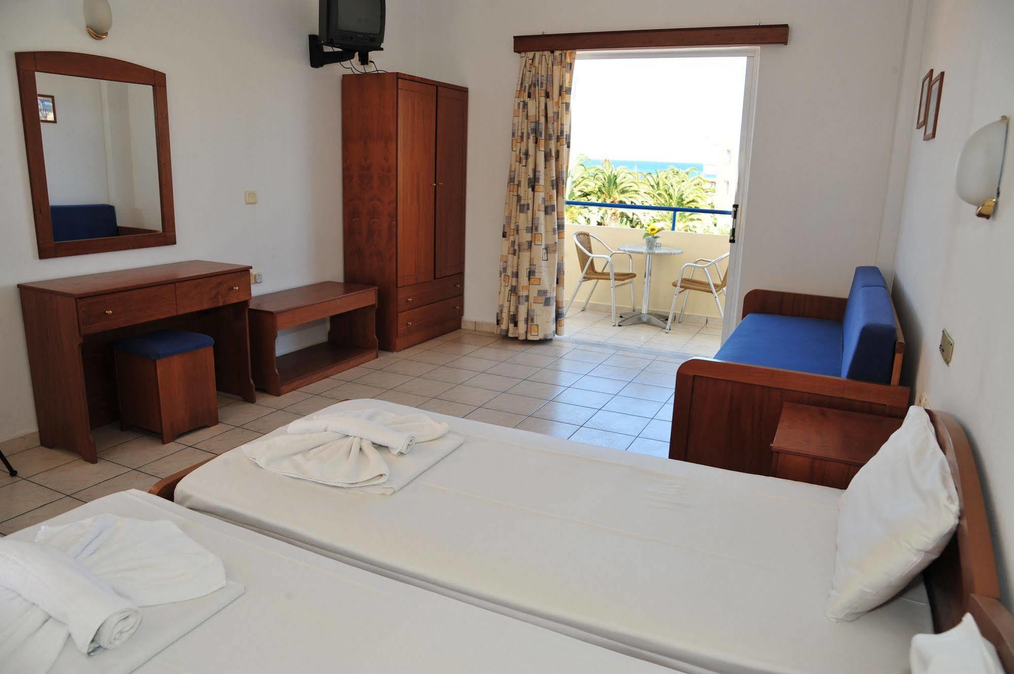 Dias Hotel Apartments Agia Marina Екстериор снимка