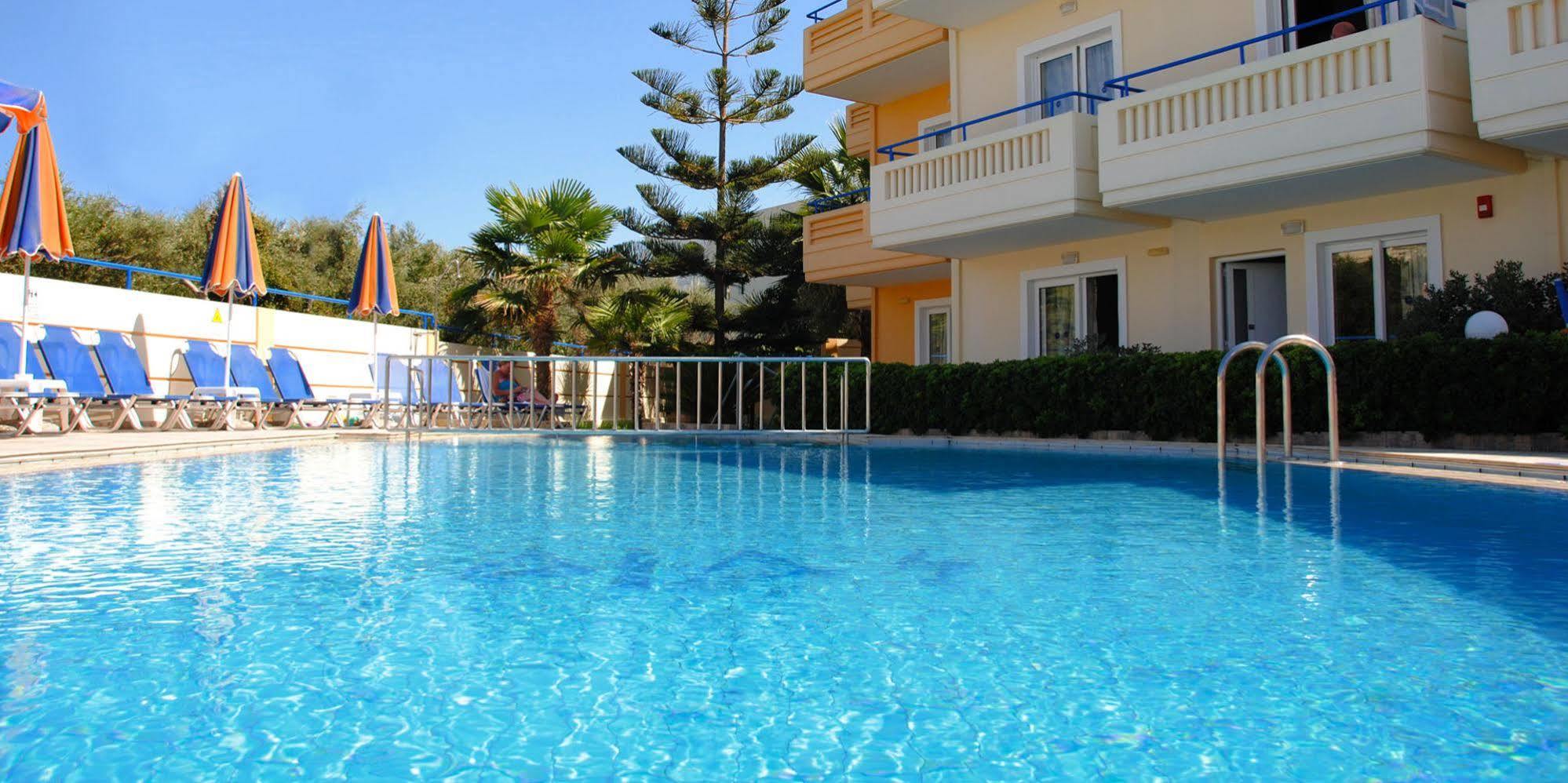 Dias Hotel Apartments Agia Marina Екстериор снимка